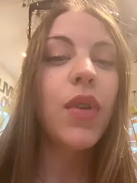 Snapshot of elliepixie chatting on June 2026 12:24:01 AM elliepixie online show from June 2026 12:24:01 AM