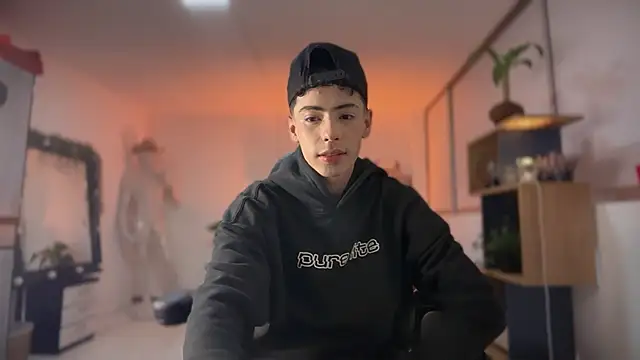 Sebastian Reed online show from March 2026 04:25:01 AM