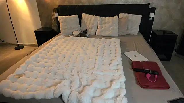 Amanda-JewelzX online show from November 2025 09:36:02 PM