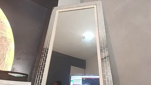 Snapshot of NaomiQueents chatting on November 2025 01:22:02 PM NaomiQueents online show from November 2025 01:22:02 PM