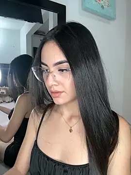 IslaCole online show from November 2025 12:08:02 AM