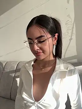 IslaCole online show from April 2026 10:12:02 PM