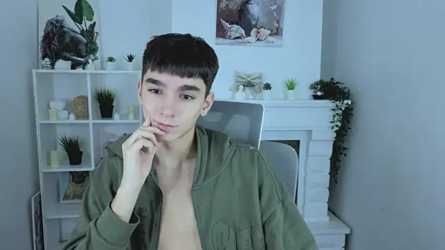 Snapshot of YamiTwink chatting on December 2025 08:29:01 PM YamiTwink online show from December 2025 08:29:01 PM