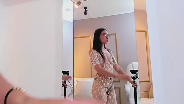 NahimiThompson online show from February 2026 08:03:02 PM