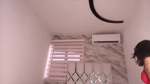 Snapshot of ellisrossi chatting on November 2025 07:04:02 PM ellisrossi online show from November 2025 07:04:02 PM