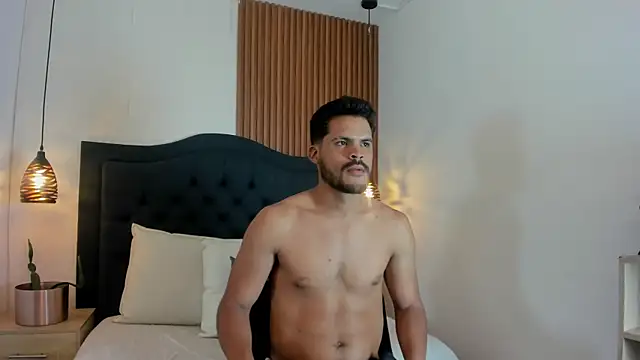 Snapshot of Hamilton_0 chatting on October 2025 09:38:02 PM Hamilton 0 online show from October 2025 09:38:02 PM