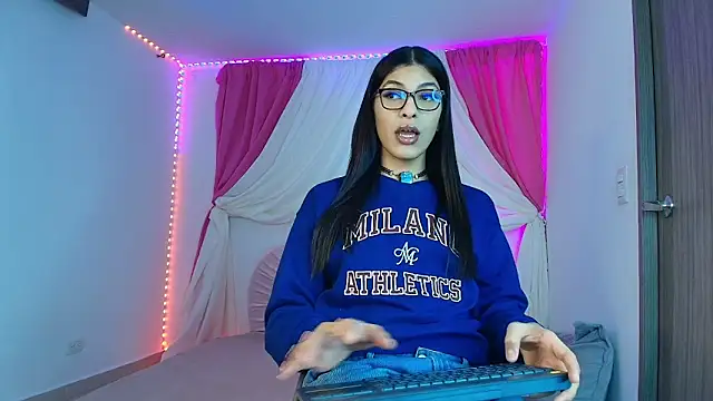 Arimoonn online show from April 2026 11:37:02 PM