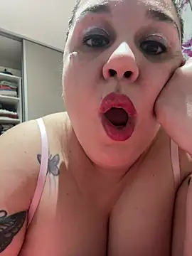 Snapshot of Rheetnena1 chatting on July 2026 01:53:02 AM Rheetnena1 online show from July 2026 01:53:02 AM