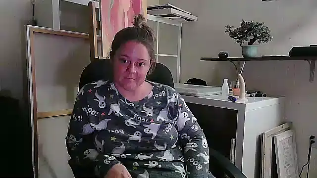 Snapshot of Artgirlie31 chatting on November 2025 03:41:01 AM Artgirlie31 online show from November 2025 03:41:01 AM