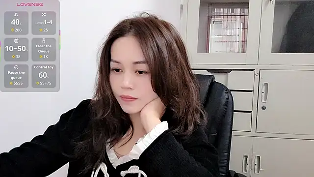 Snapshot of Ella-61 chatting on November 2025 12:13:02 AM Ella-61 online show from November 2025 12:13:02 AM