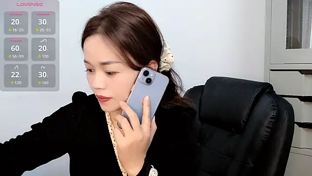 Snapshot of Ella-61 chatting on November 2025 01:17:02 AM Ella-61 online show from November 2025 01:17:02 AM