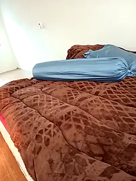 Cherry Le02 online show from November 2025 02:00:01 AM