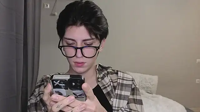 Snapshot of Oliver_star_boy_ chatting on October 2025 05:50:02 PM Oliver star boy online show from October 2025 05:50:02 PM