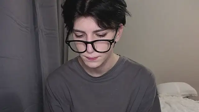 Snapshot of Oliver_star_boy_ chatting on October 2025 05:15:02 PM Oliver star boy online show from October 2025 05:15:02 PM