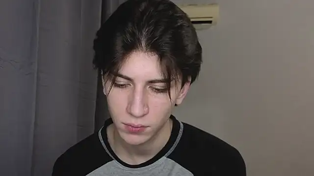 Snapshot of Oliver_star_boy_ chatting on November 2025 07:25:02 PM Oliver star boy online show from November 2025 07:25:02 PM