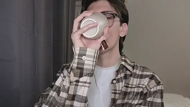 Snapshot of Oliver_star_boy_ chatting on November 2025 05:34:02 PM Oliver star boy online show from November 2025 05:34:02 PM