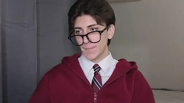 Snapshot of Oliver_star_boy_ chatting on November 2025 06:06:01 PM Oliver star boy online show from November 2025 06:06:01 PM