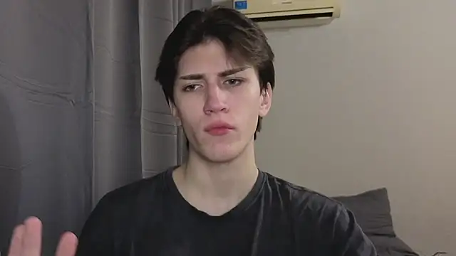 Snapshot of Oliver_star_boy_ chatting on November 2025 04:17:01 PM Oliver star boy online show from November 2025 04:17:01 PM