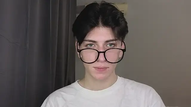 Snapshot of Oliver_star_boy_ chatting on November 2025 03:08:02 PM Oliver star boy online show from November 2025 03:08:02 PM