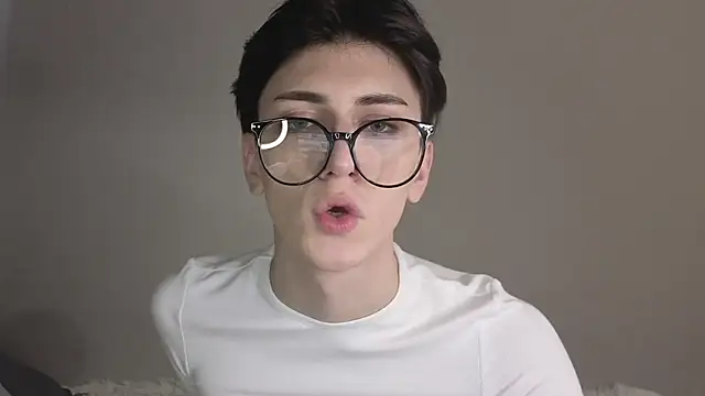 Snapshot of Oliver_star_boy_ chatting on November 2025 12:26:01 PM Oliver star boy online show from November 2025 12:26:01 PM