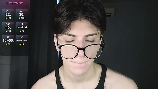 Snapshot of Oliver_star_boy_ chatting on November 2025 01:02:02 PM Oliver star boy online show from November 2025 01:02:02 PM