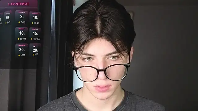 Snapshot of Oliver_star_boy_ chatting on November 2025 11:46:02 AM Oliver star boy online show from November 2025 11:46:02 AM