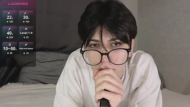 Snapshot of Oliver_star_boy_ chatting on December 2025 11:34:02 PM Oliver star boy online show from December 2025 11:34:02 PM