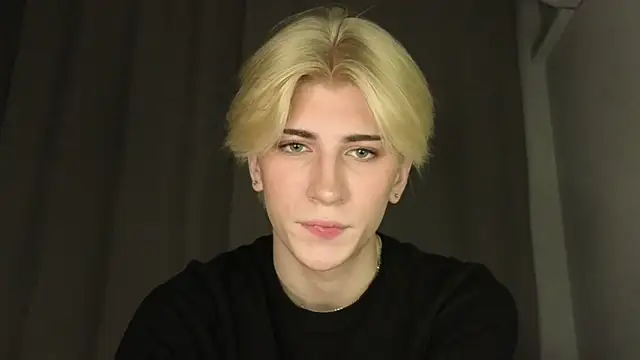 Snapshot of Oliver_star_boy_ chatting on May 2026 05:54:02 PM Oliver star boy online show from May 2026 05:54:02 PM