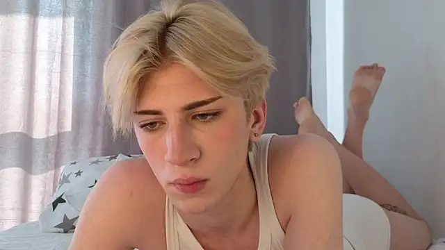 Snapshot of Oliver_star_boy_ chatting on May 2026 04:41:02 AM Oliver star boy online show from May 2026 04:41:02 AM