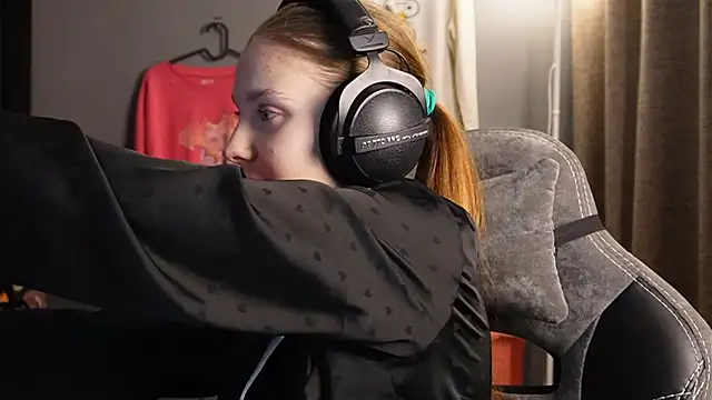 Snapshot of Softixq chatting on November 2025 05:13:02 PM Softixq online show from November 2025 05:13:02 PM