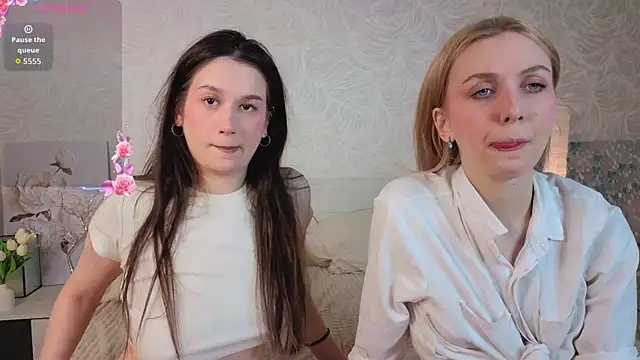 Snapshot of betweenUse chatting on December 2025 04:28:02 AM betweenUse online show from December 2025 04:28:02 AM