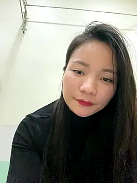 Bee Yellow00 online show from December 2025 04:43:02 AM