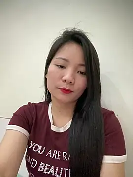 Bee Yellow00 online show from March 2026 04:41:01 AM