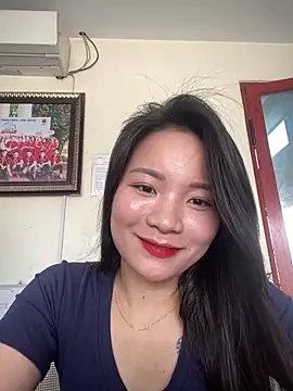 Bee Yellow00 online show from April 2026 02:47:02 AM