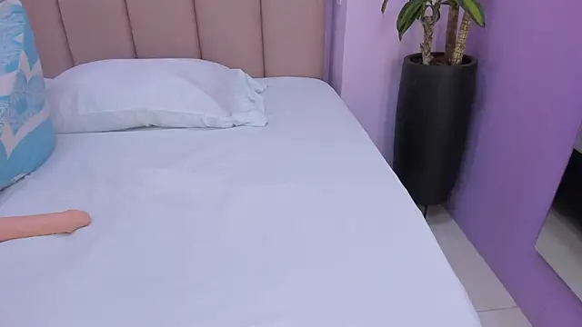 Snapshot of sienna_mg chatting on November 2025 11:57:02 AM sienna mg online show from November 2025 11:57:02 AM