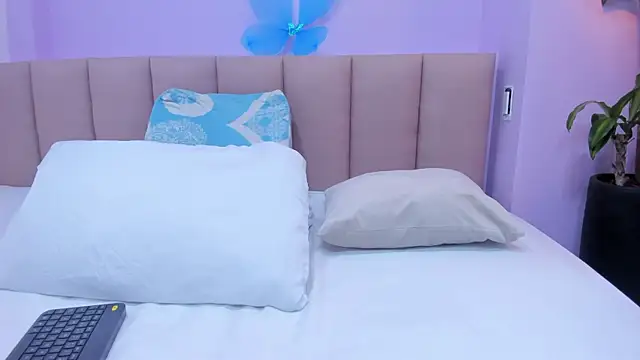 Snapshot of sienna_mg chatting on November 2025 11:57:02 AM sienna mg online show from November 2025 11:57:02 AM