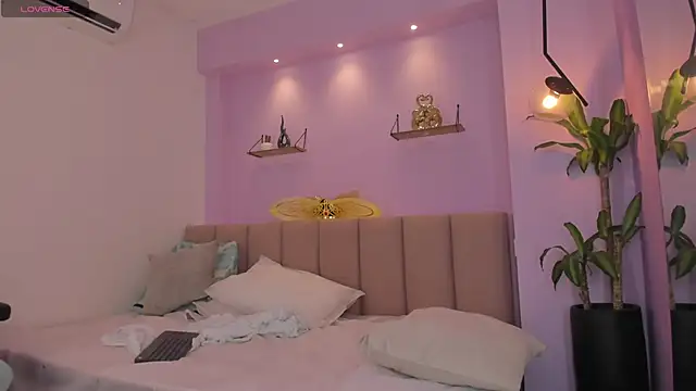 Snapshot of sienna_mg chatting on December 2025 12:21:01 PM sienna mg online show from December 2025 12:21:01 PM