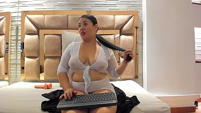 Snapshot of kiarah_cowell chatting on October 2025 03:10:02 AM kiarah cowell online show from October 2025 03:10:02 AM