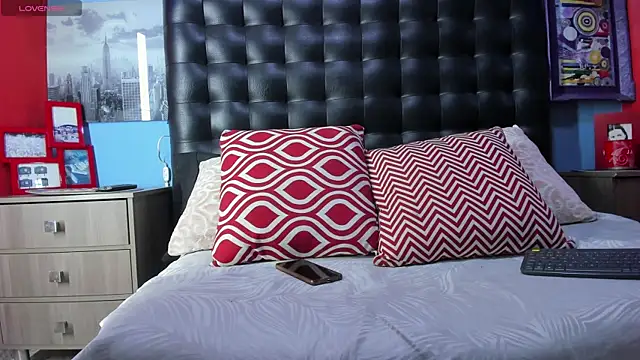 Khalid16  online show from November 2025 01:44:01 PM