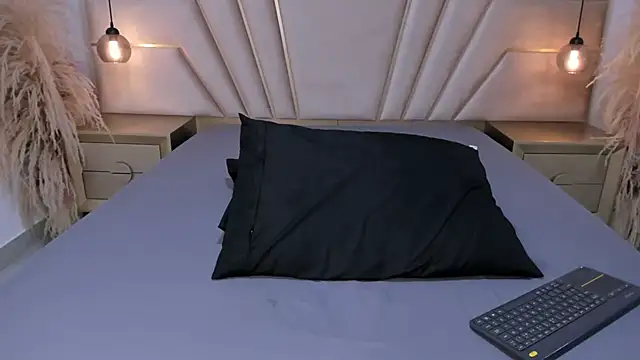 Snapshot of MaroxCute chatting on November 2025 01:25:02 PM MaroxCute online show from November 2025 01:25:02 PM