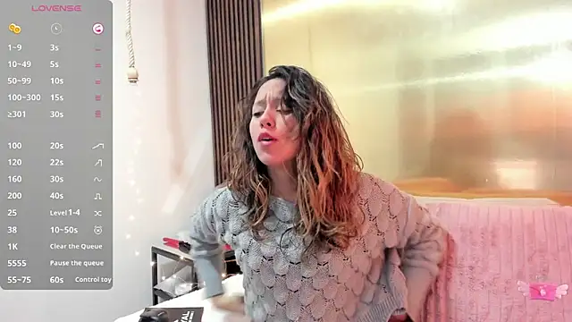 Snapshot of LunaaMorena chatting on November 2025 01:22:01 PM LunaaMorena online show from November 2025 01:22:01 PM