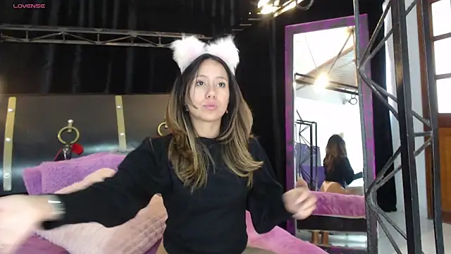 Snapshot of LunaaMorena chatting on November 2025 01:36:01 PM LunaaMorena online show from November 2025 01:36:01 PM