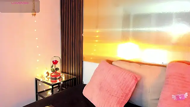 Snapshot of LunaaMorena chatting on December 2025 02:11:01 PM LunaaMorena online show from December 2025 02:11:01 PM