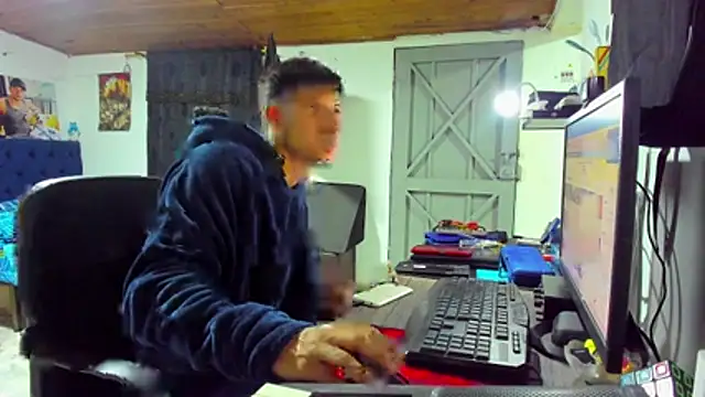 Malek Ivonny online show from November 2025 12:00:02 AM