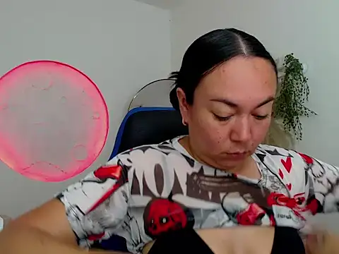 Yadis hot online show from December 2025 10:15:01 PM