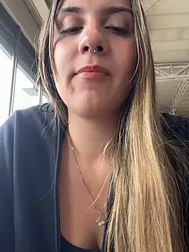 Snapshot of sarah_honey__ chatting on July 2026 03:43:01 PM sarah honey online show from July 2026 03:43:01 PM