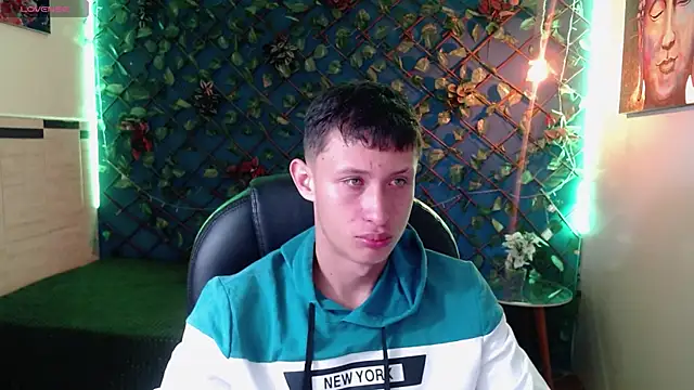 Garuo 18 online show from November 2025 03:20:01 AM