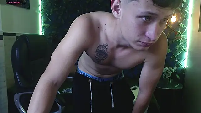 Garuo 18 online show from December 2025 07:23:02 PM