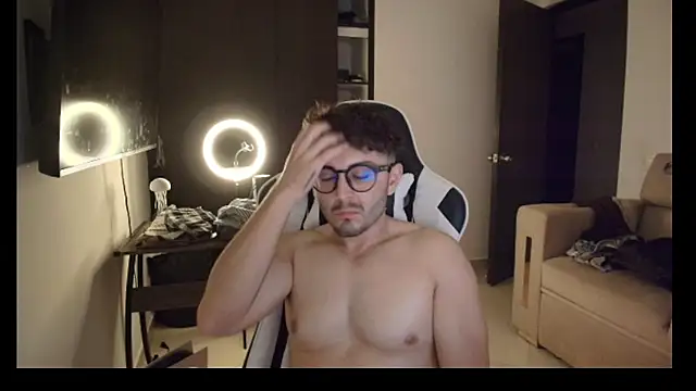 Snapshot of lionandreough chatting on October 2025 06:10:01 AM lionandreough online show from October 2025 06:10:01 AM