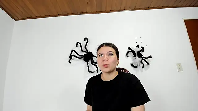 Vanessa Martinz online show from November 2025 12:29:02 PM